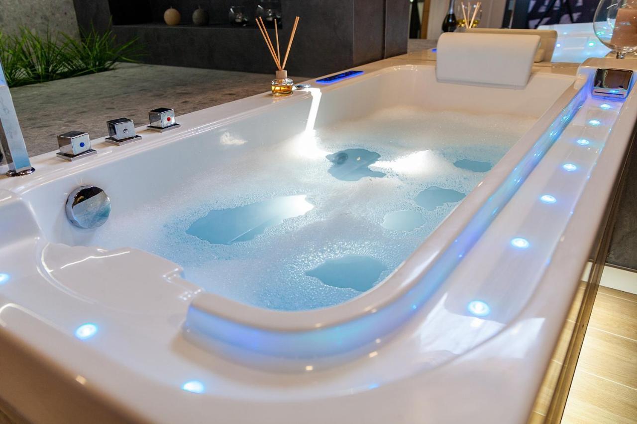Royal Vip Jacuzzi Apart إلفيف المظهر الخارجي الصورة