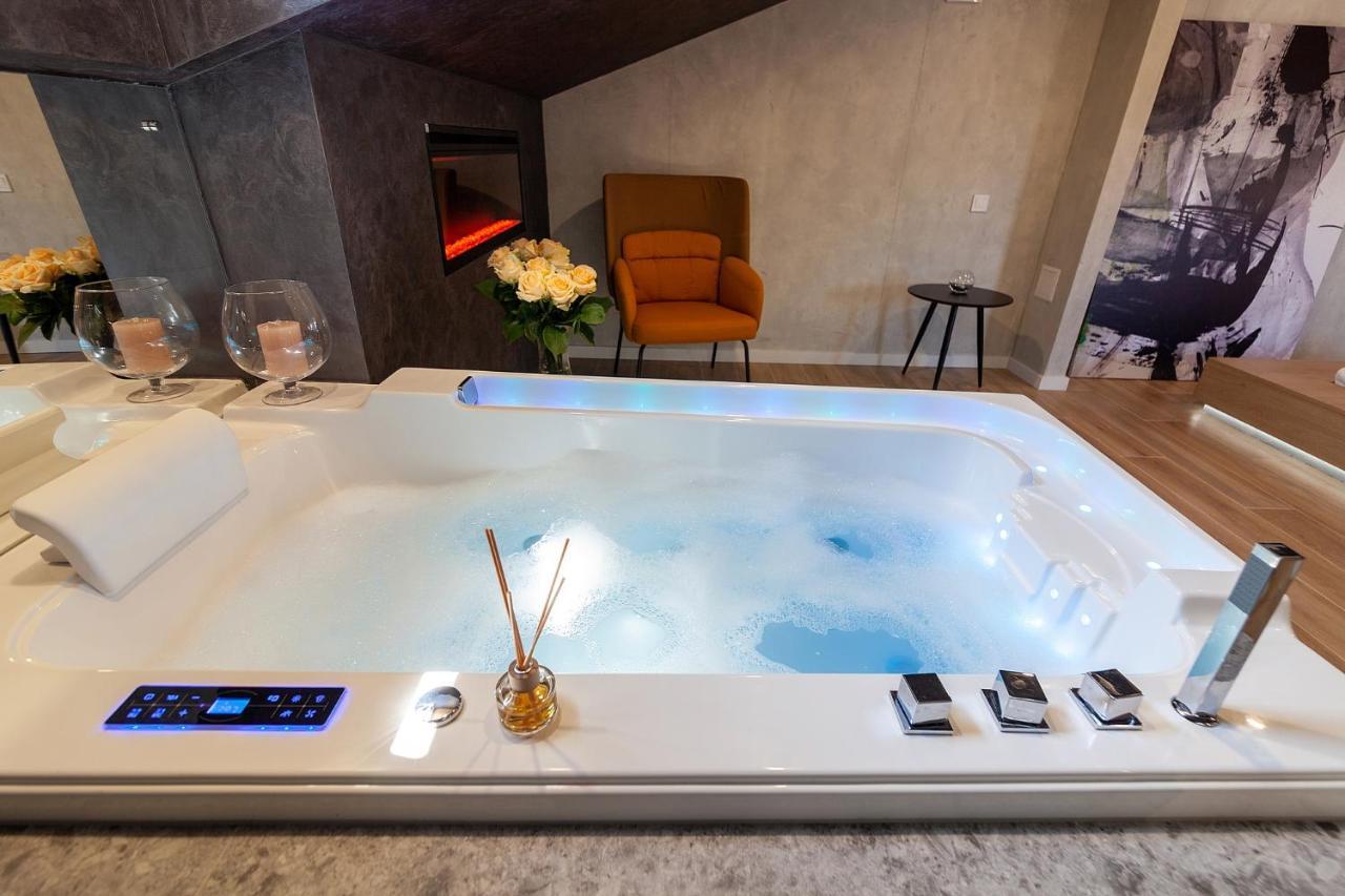 Royal Vip Jacuzzi Apart إلفيف المظهر الخارجي الصورة