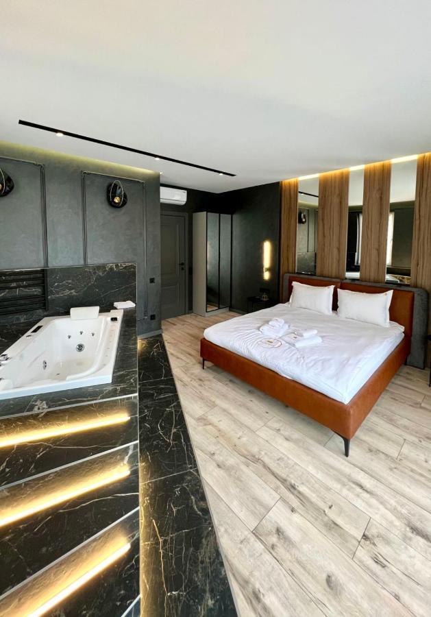 Royal Vip Jacuzzi Apart إلفيف المظهر الخارجي الصورة